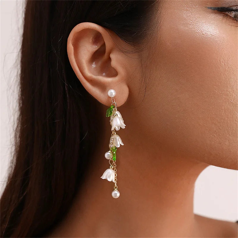 New Sweet Temperament Small Fresh Bamboo White Lily Of The Valley Flower Earrings Elegant And Gentle Asymmetric  Earrings