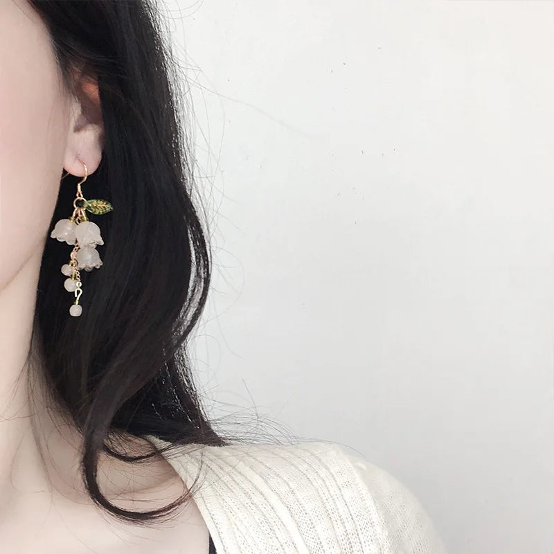 New Sweet Temperament Small Fresh Bamboo White Lily Of The Valley Flower Earrings Elegant And Gentle Asymmetric  Earrings