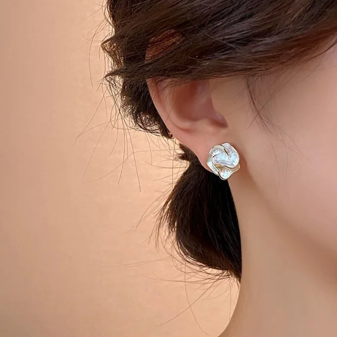 Niche Design Light Luxury Temperament Unique Camellia Stud Earrings For Women Fashion Simple Metal Jewelry Gifts