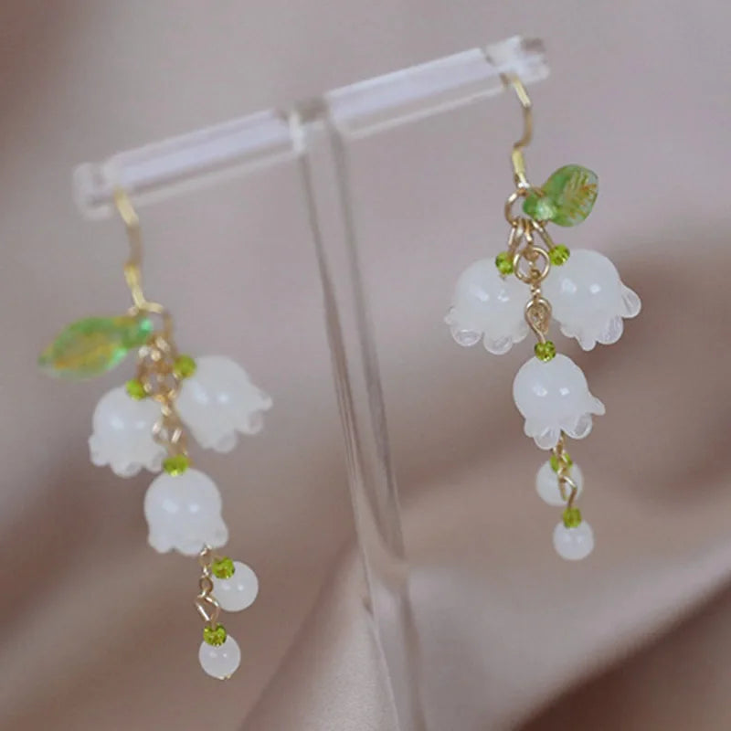 New Sweet Temperament Small Fresh Bamboo White Lily Of The Valley Flower Earrings Elegant And Gentle Asymmetric  Earrings